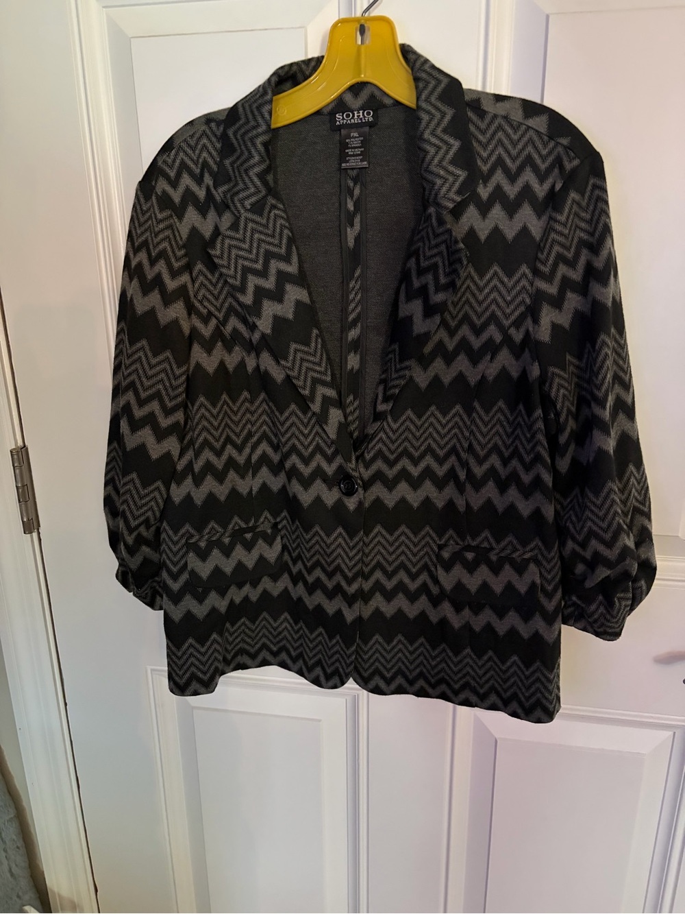 Soho Apparel Black & Gray Chevron Open Blazer